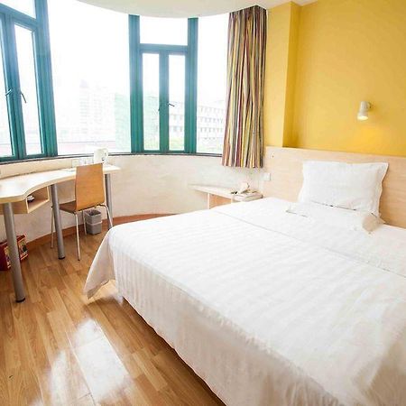 7 Days Inn Dalian Wafangdian Railway Station Екстер'єр фото