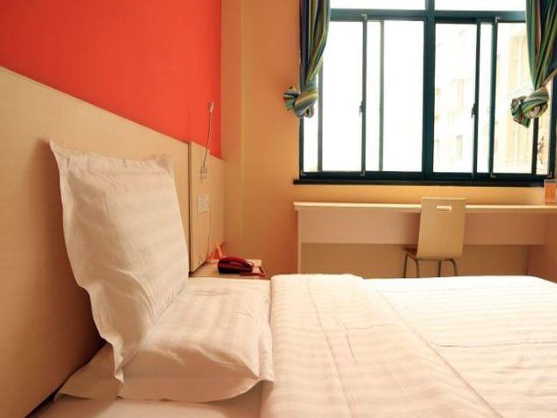 7 Days Inn Dalian Wafangdian Railway Station Екстер'єр фото