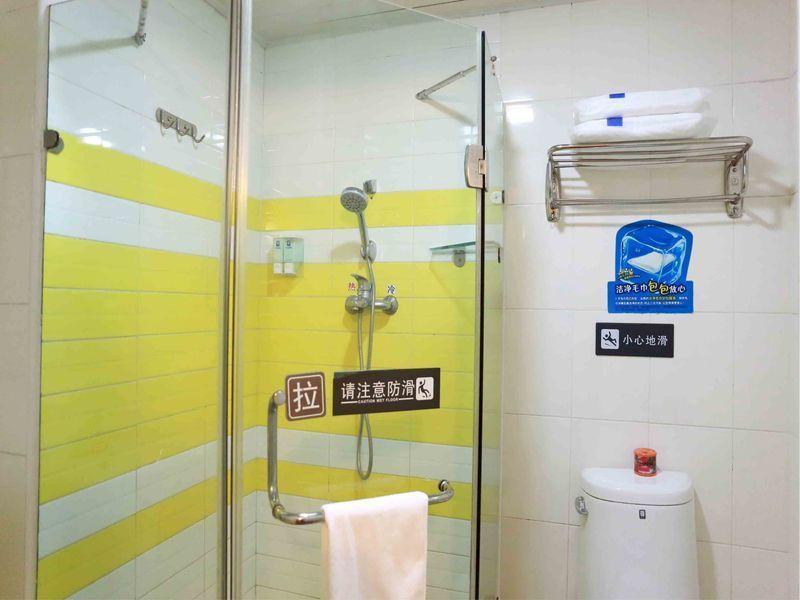 7 Days Inn Dalian Wafangdian Railway Station Екстер'єр фото